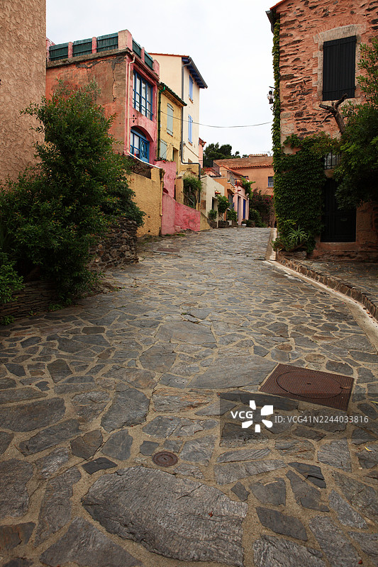 法国南部地中海村庄的街道图片素材
