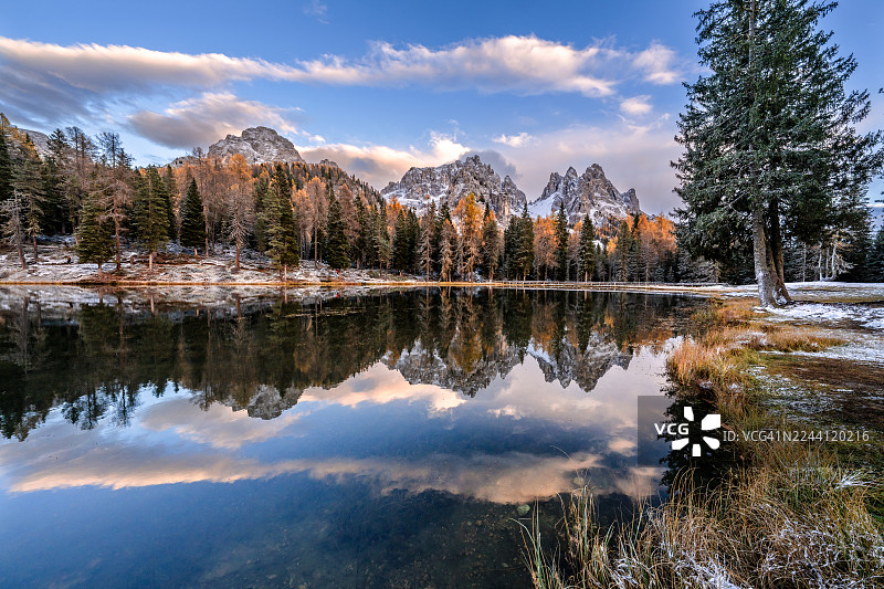 意大利南蒂罗尔地区的多洛米蒂阿尔卑斯山图片素材