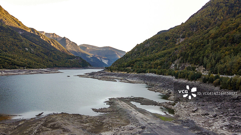 南欧房车之旅：比利牛斯山脉，阿拉贡/韦斯卡，埃诺格拉-里瓦戈尔萨纳河图片素材