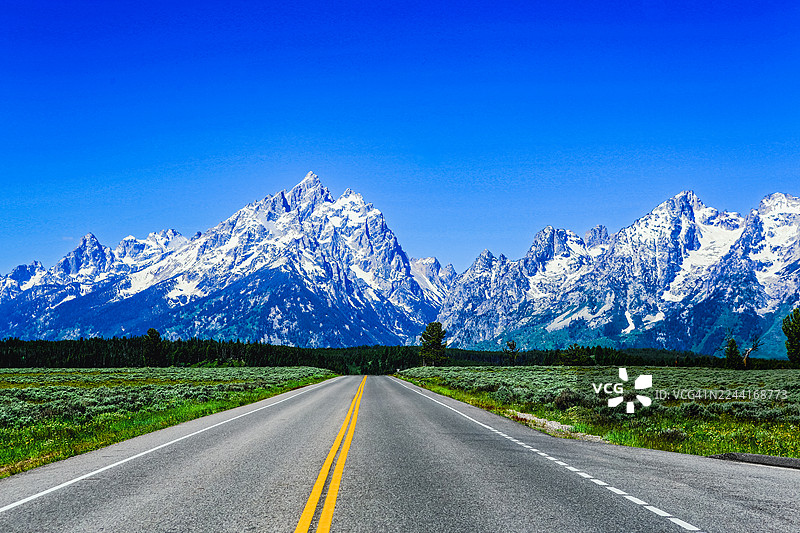 通往大提顿山的路图片素材