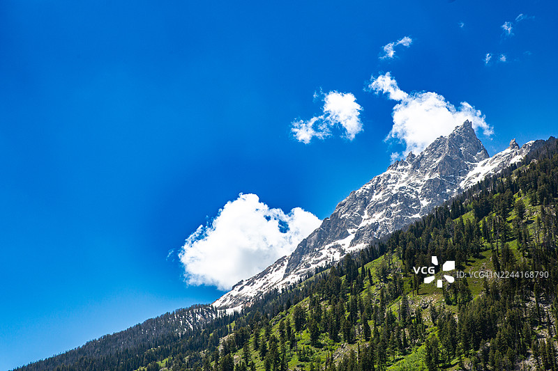 云冠下的提顿山脊图片素材