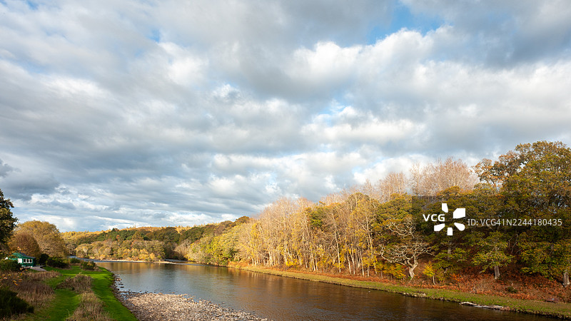 阳光斑驳-斯佩河图片素材