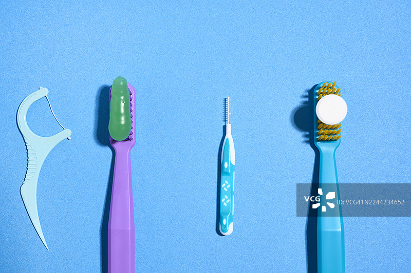 蓝色背景，努奇，牙刷，刷牙图片素材