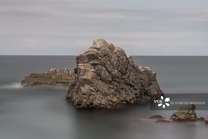 江原道三陟市近德面岩石的长曝光照片图片素材