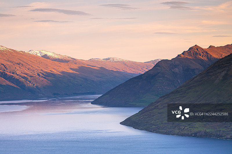 瓦卡蒂普湖日落图片素材