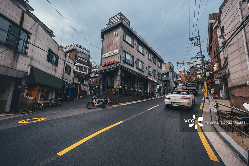 韩国首尔梨泰院万圣节的宁静街景图片素材