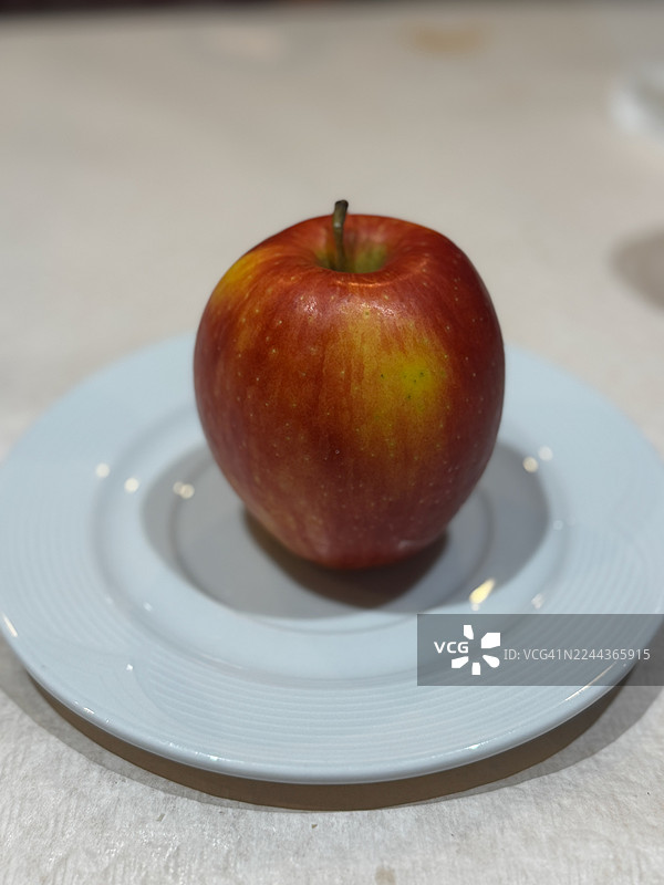 盘子里的苹果图片素材