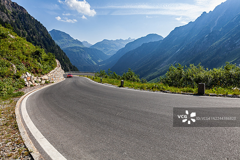 奥地利福拉尔贝格州Silvretta-Bielerhohe高山公路上的清晨。图片素材