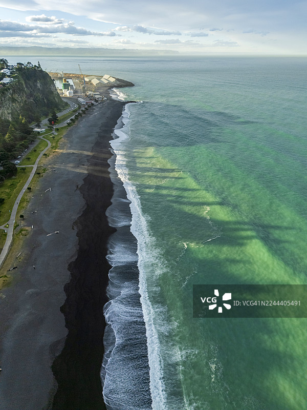新西兰海岸线与碧绿海水图片素材