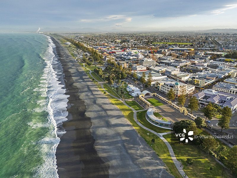 新西兰海岸海滨小镇内皮尔鸟瞰图图片素材