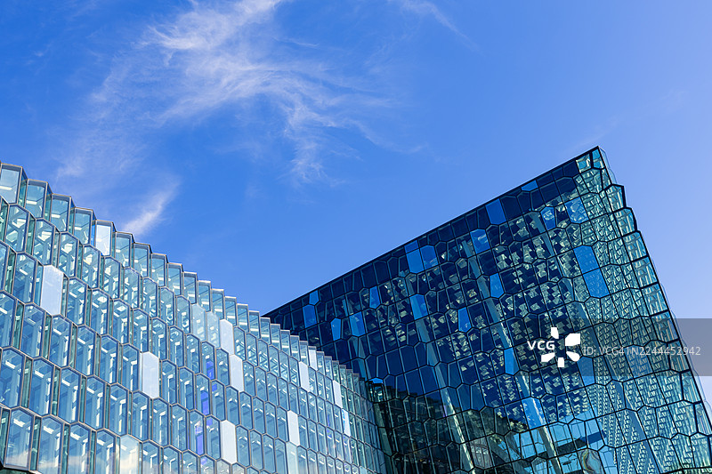 冰岛夏季的哈帕音乐厅和会议中心图片素材