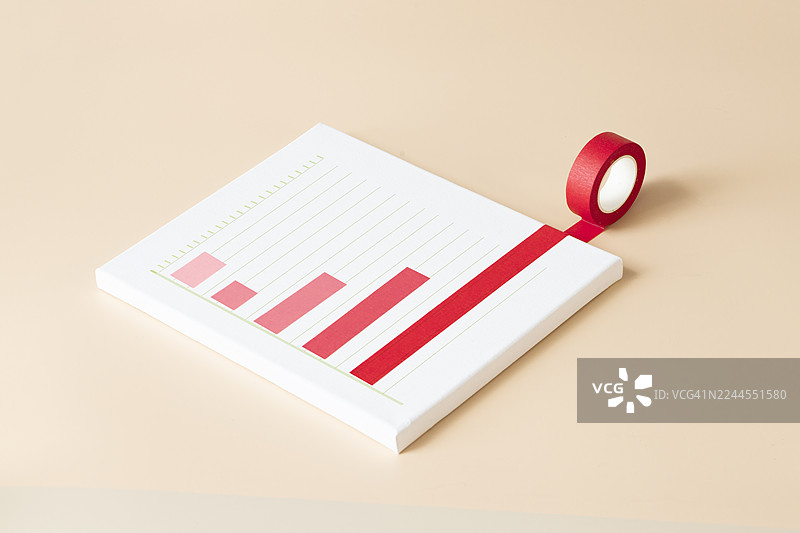 白色画布背景上上升趋势的商业或金融图表。图片素材