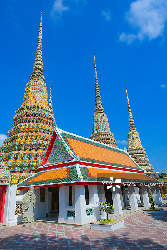 卧佛寺，俗称“卧佛寺”，以拥有泰国数量最多的佛塔而闻名。图片素材