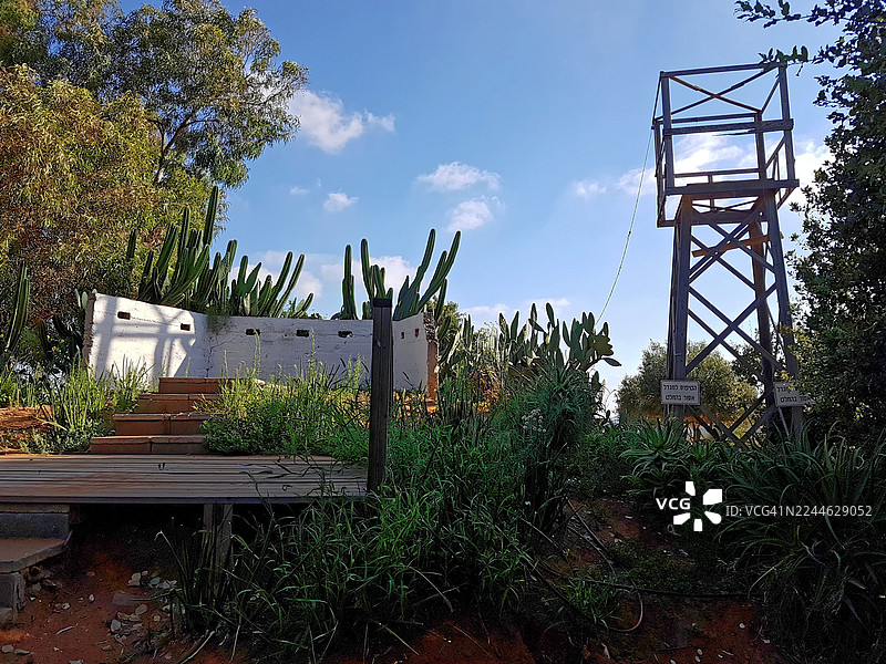 位于 1938 年建立的特尔伊扎克基布兹的塔楼和栅栏重建图片素材