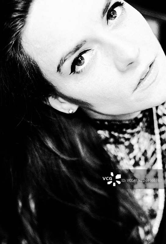 留着披肩发的女士图片素材