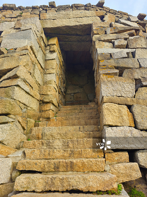 通往海边的阶梯，从A Lanzada隐士小屋（Sanxenxo）出发。图片素材