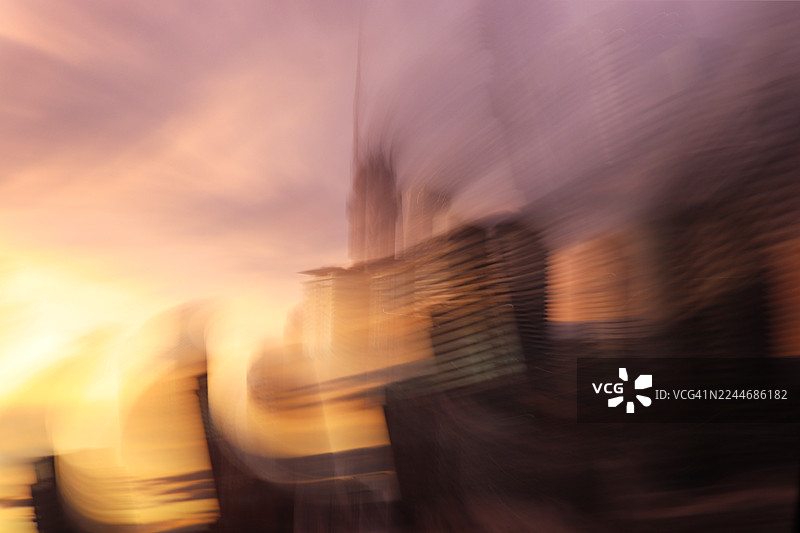 天文投影。城市维度中的宇宙太阳风图片素材