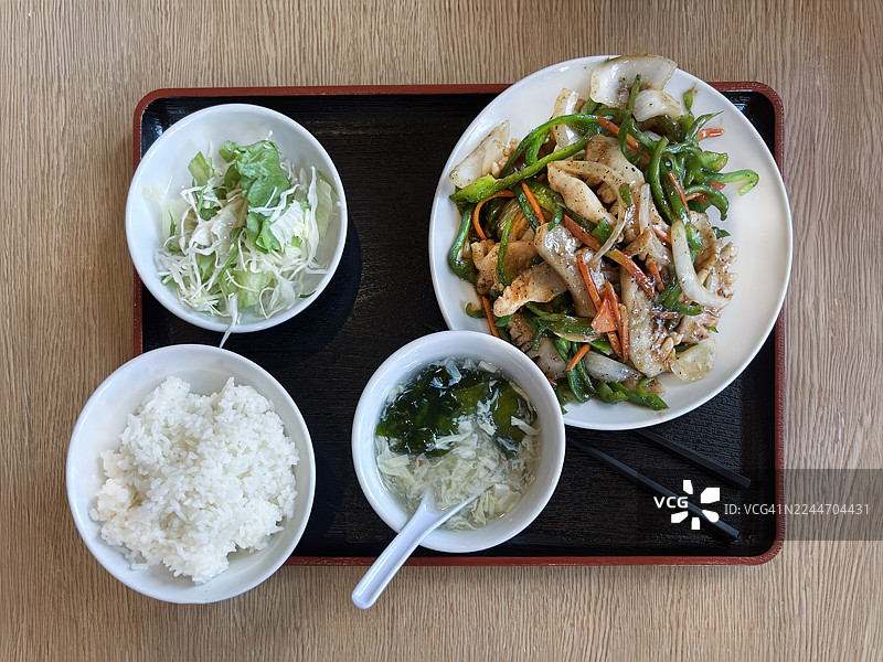 日式黑胡椒猪肉定食图片素材