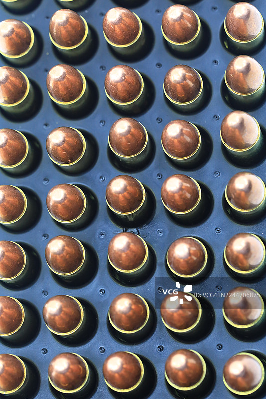 软尖弹头式枪弹弹药筒图片素材