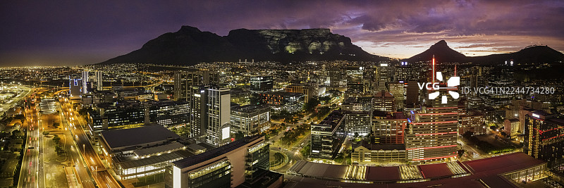 傍晚日落时的开普敦市图片素材
