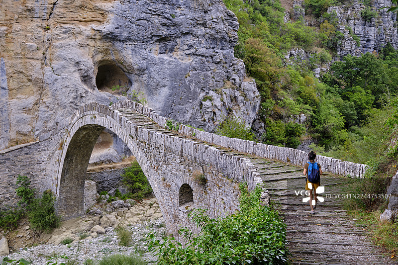希腊，伊庇鲁斯，扎戈里，维科斯-阿奥斯国家公园，科科鲁古石桥图片素材