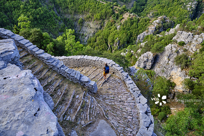 希腊，伊庇鲁斯，扎戈里，维科斯-阿奥斯国家公园，弗拉代托台阶图片素材