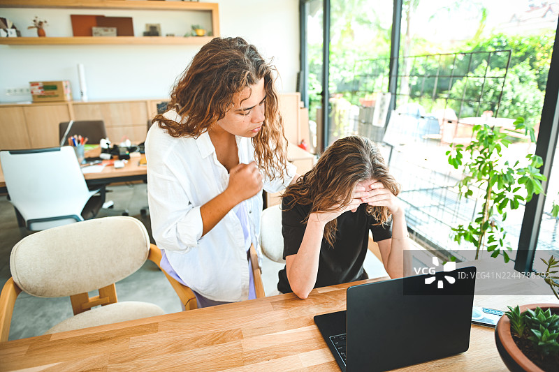 友善的支持与关怀图片素材
