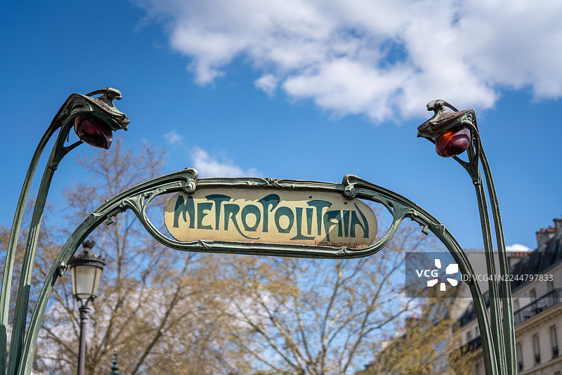 标志性的新艺术运动风格的巴黎地铁入口图片素材