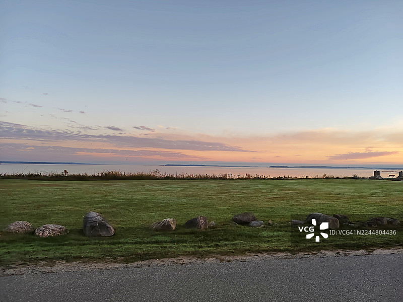 加拿大安大略省马尼托林岛帕特森公园湖泊的美丽晨景和日出图片素材