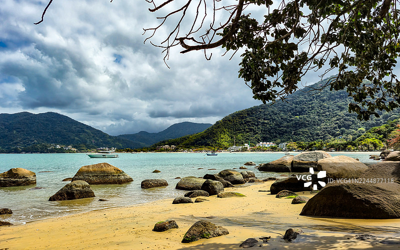 乌巴图巴的恩塞阿达海滩。图片素材