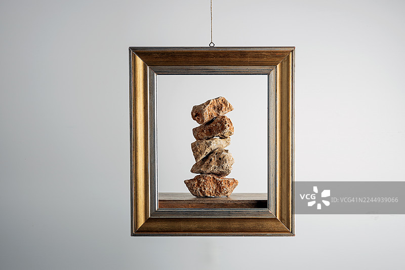 白底镶框石头图片素材