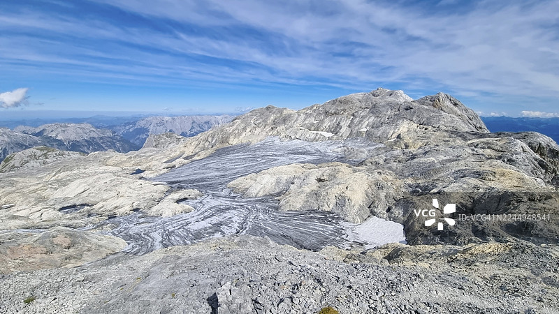 位于霍赫科尼格山(Hochkönig)上的Übergossene Alm冰川遗迹,象征着冰川消退,远眺马特拉肖斯(Matrashaus)山顶,贝希特斯加登阿尔卑斯山,奥地利图片素材