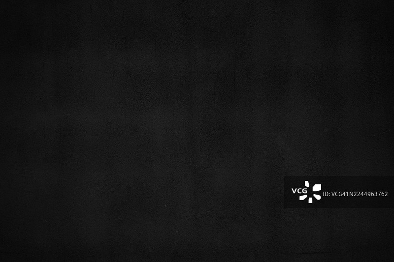 深黑色、带有颗粒纹理的空白背景图片素材
