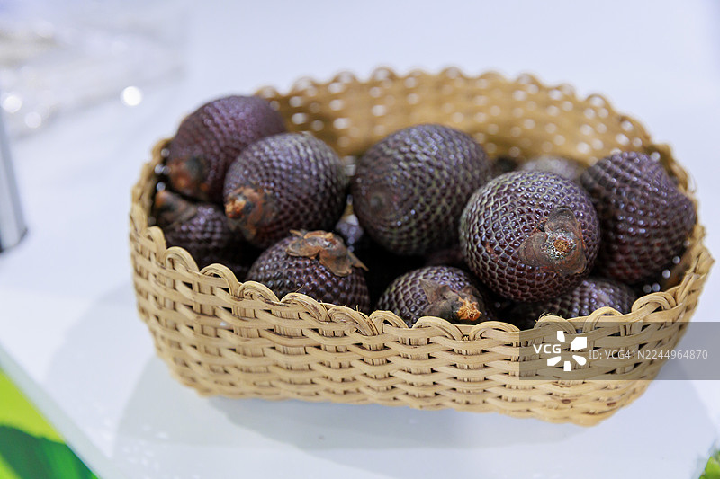 秘鲁丛林传统美食。秘鲁利马，2025年11月1日。2025秘鲁美食博览会，所有秘鲁美食爱好者的聚集地。展示秘鲁各地区标志性菜肴。图片素材