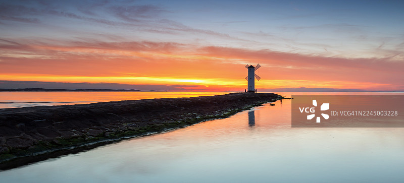 日落时分的波罗的海海角“Stawa Młyny”全景图图片素材