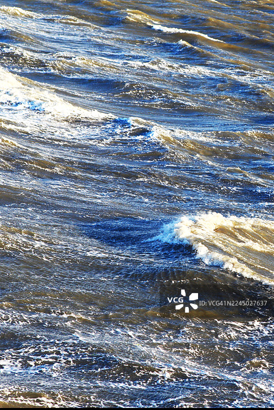 海浪拍打着图片素材