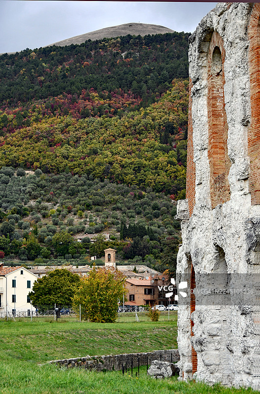 古比奥 - 罗马剧院 - 秋季 4图片素材