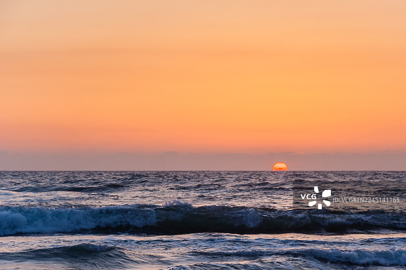 卡斯特莱茹海滩的壮丽日落图片素材