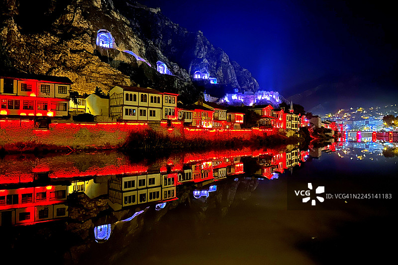 夜晚的阿马西亚老宅图片素材