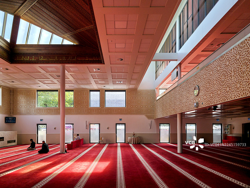 人们在祈祷。图片素材