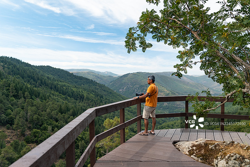 曼特加斯观景点上的游客图片素材
