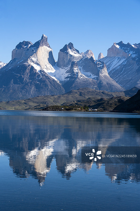 智利巴塔哥尼亚的百内角山峰倒影图片素材