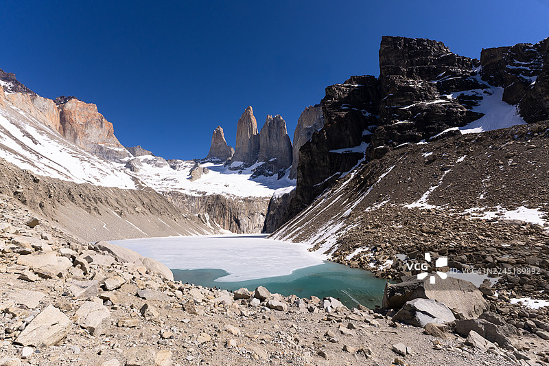 智利巴塔哥尼亚百内国家公园的百内塔基地景图片素材