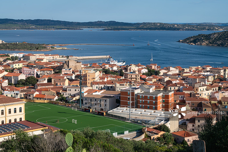 意大利撒丁岛拉马达莱纳镇的景观图片素材