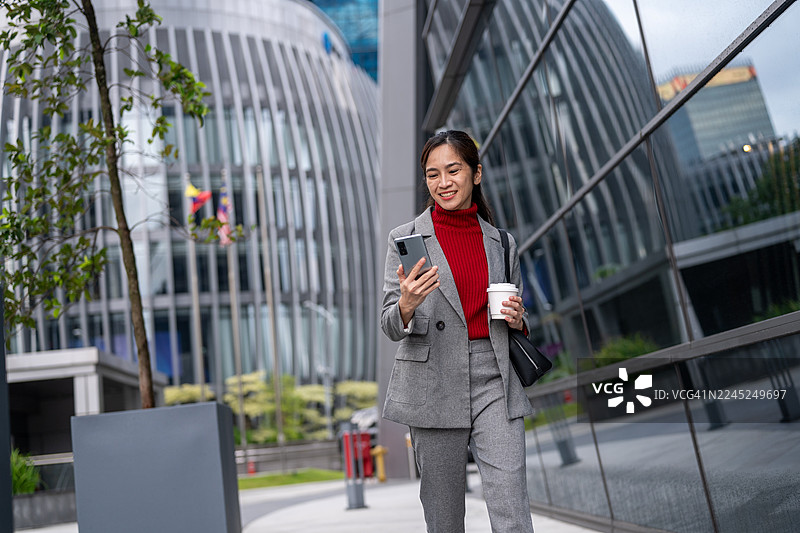 城市节奏：忙碌的职场人士图片素材