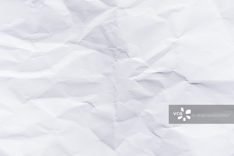 从一张白纸开始。从零开始。为新的创意想法留出空间。揉皱的白纸纹理。创新的商业想法。纸张纹理背景。纹理纸。空白纸张。图片素材