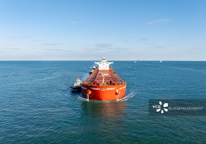 船舶 BERGE BROAD PEAK 散货船在海上航行图片素材