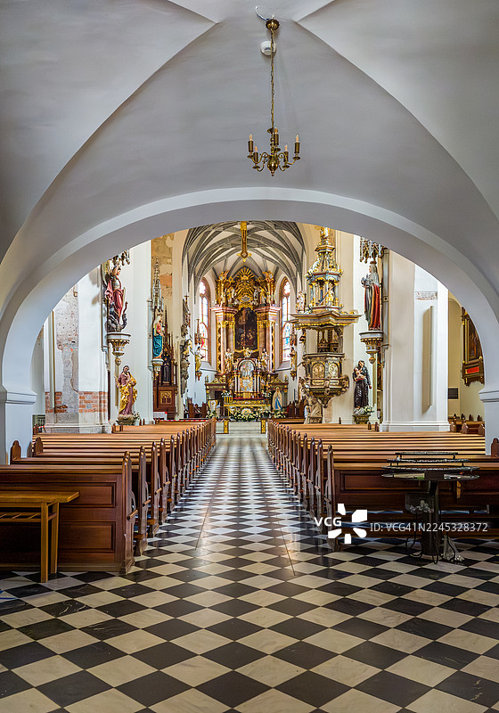 一座历史悠久的教堂的华丽内景图片素材