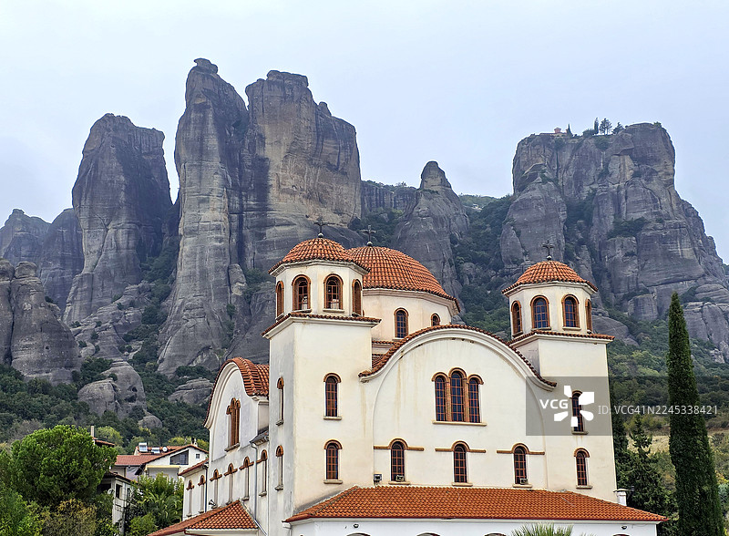 希腊卡拉巴卡圣陨石之父教堂。图片素材