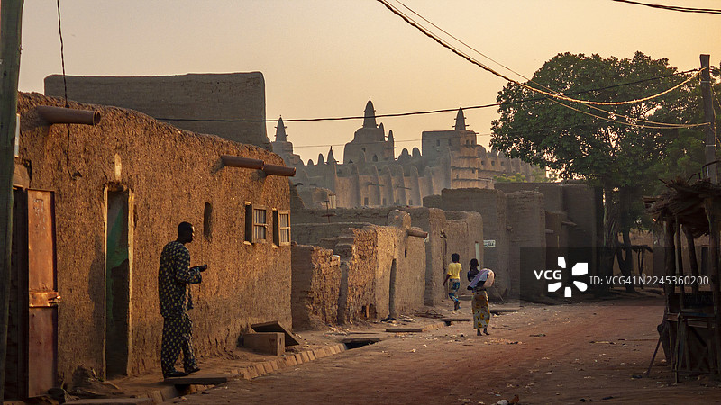 马里，杰内老城的居民。图片素材